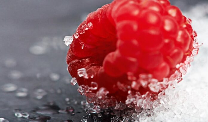 closeup-health-raspberry-sugar-kitchen-home-counter-diet-natural-vitamin-c-nutrition-vegan-background-fruit-sweet-surface-apartment-house-detox-minerals_590464-333443